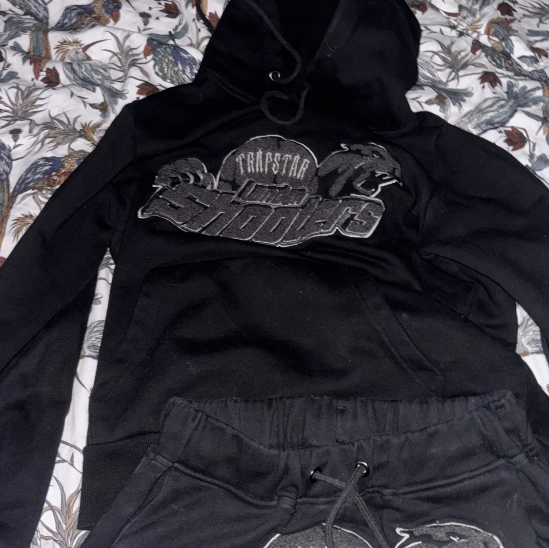 Trapstar svart hoodie med tryck  - 1