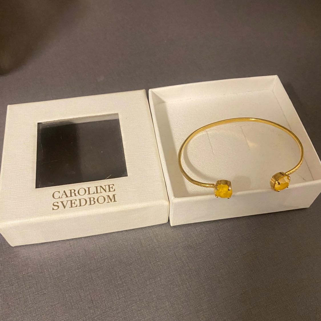 Caroline Svedbom guldarmband med gula kristaller - 1