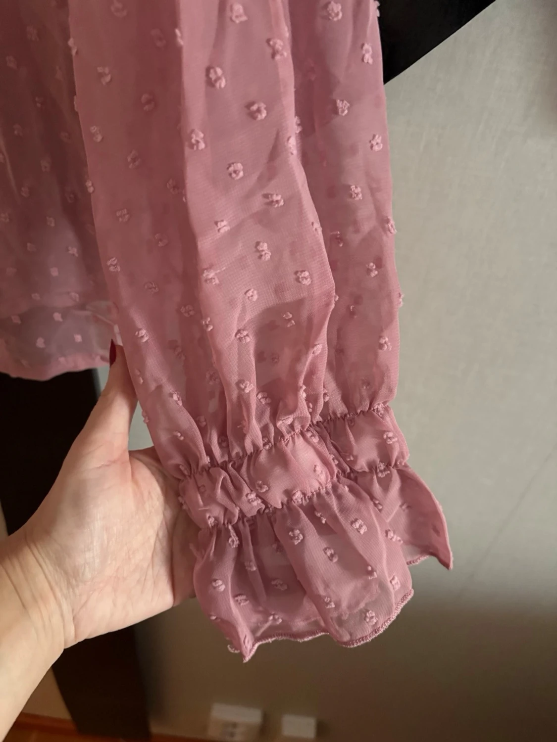 Rosa prickig blus med knytband - 3