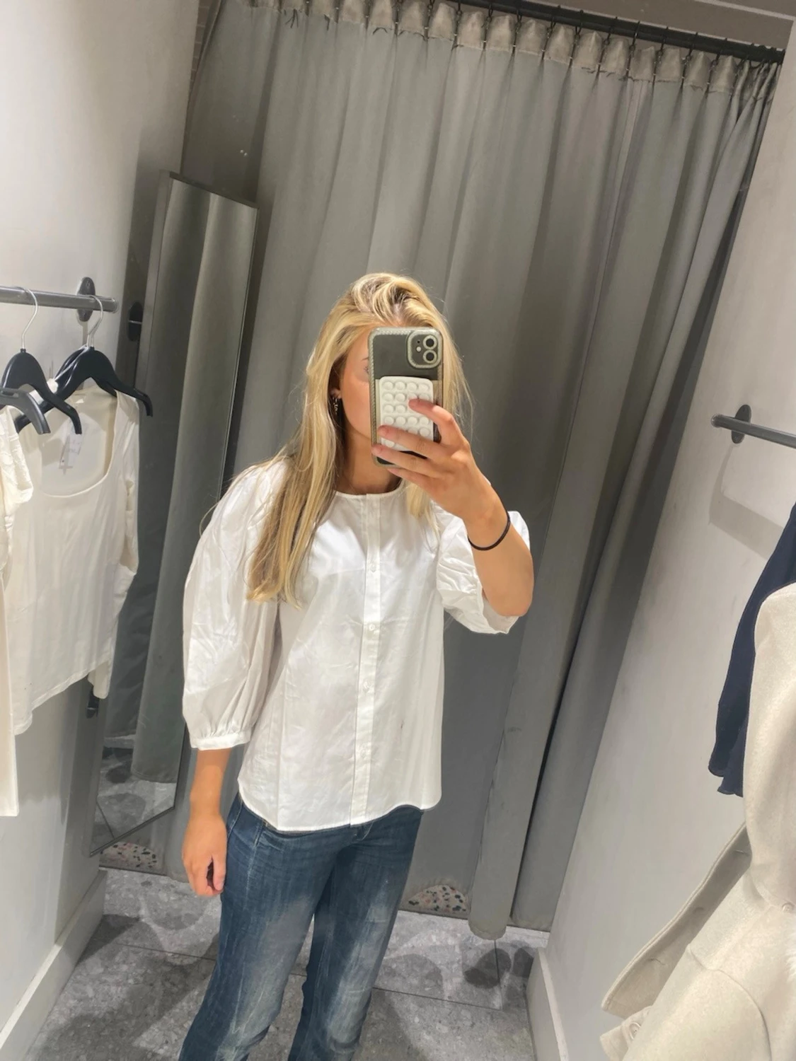 Vit blus med puffärm - 1