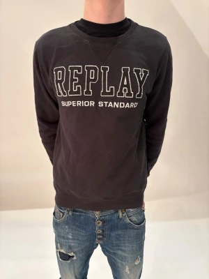 Replay Tröja  -  Säljer en svart Replay tröja i storlek S i fint skick 