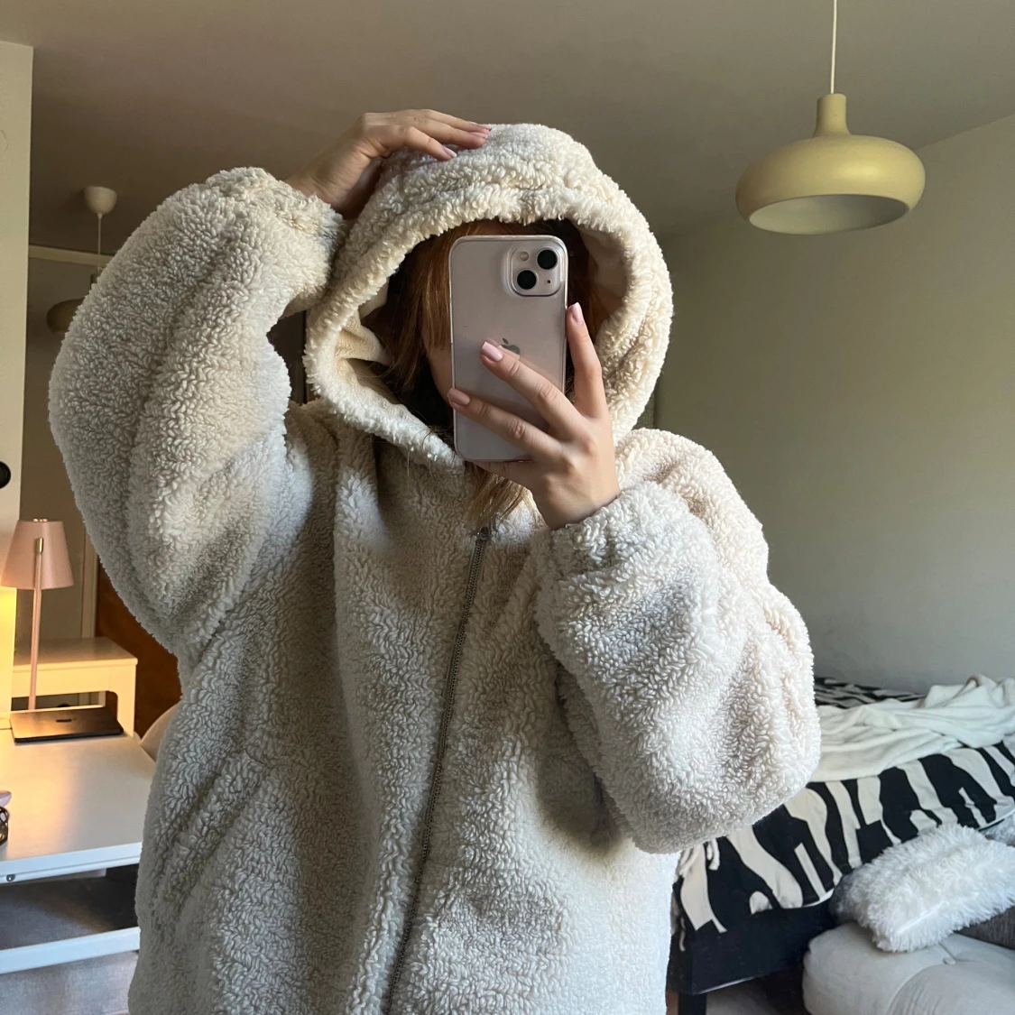 Beige teddyjacka med huva från Sinsay