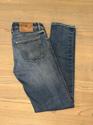 Jacob Cohen Jeans  - Jacob Cohen jeans skick 8/10 storlek w34 modell Nick som är slimfit och den populäraste modellen! Riktigt bra pris! Hör av er vid frågor! 