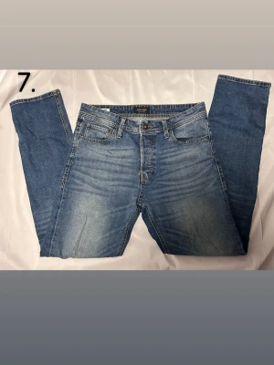 Jack and Jones jeans  - Säljer de här snygga Jack and Jones jeansen i storlek W30 L32 u modellen comfort/mike. Jeansen är riktigt sköna. Priset är inte fast utan går att diskutera!