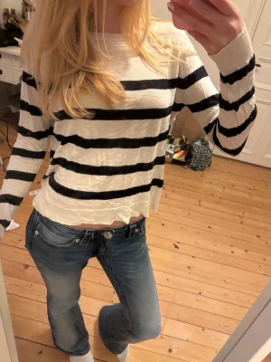 Randig tröja - Randig tröja i storlek S från Zara💕
