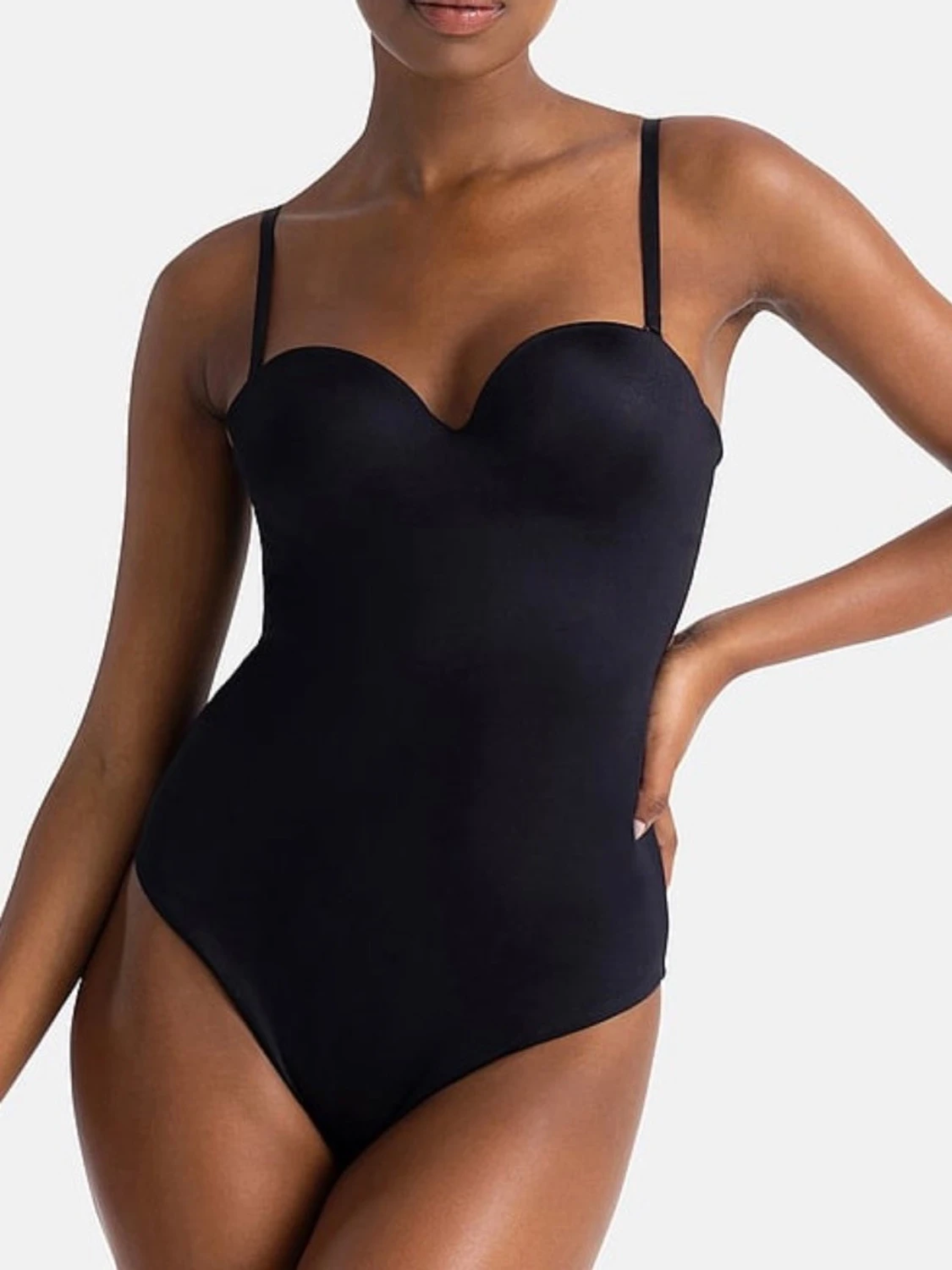 Helt ny Svart body med tunna axelband från Dorina