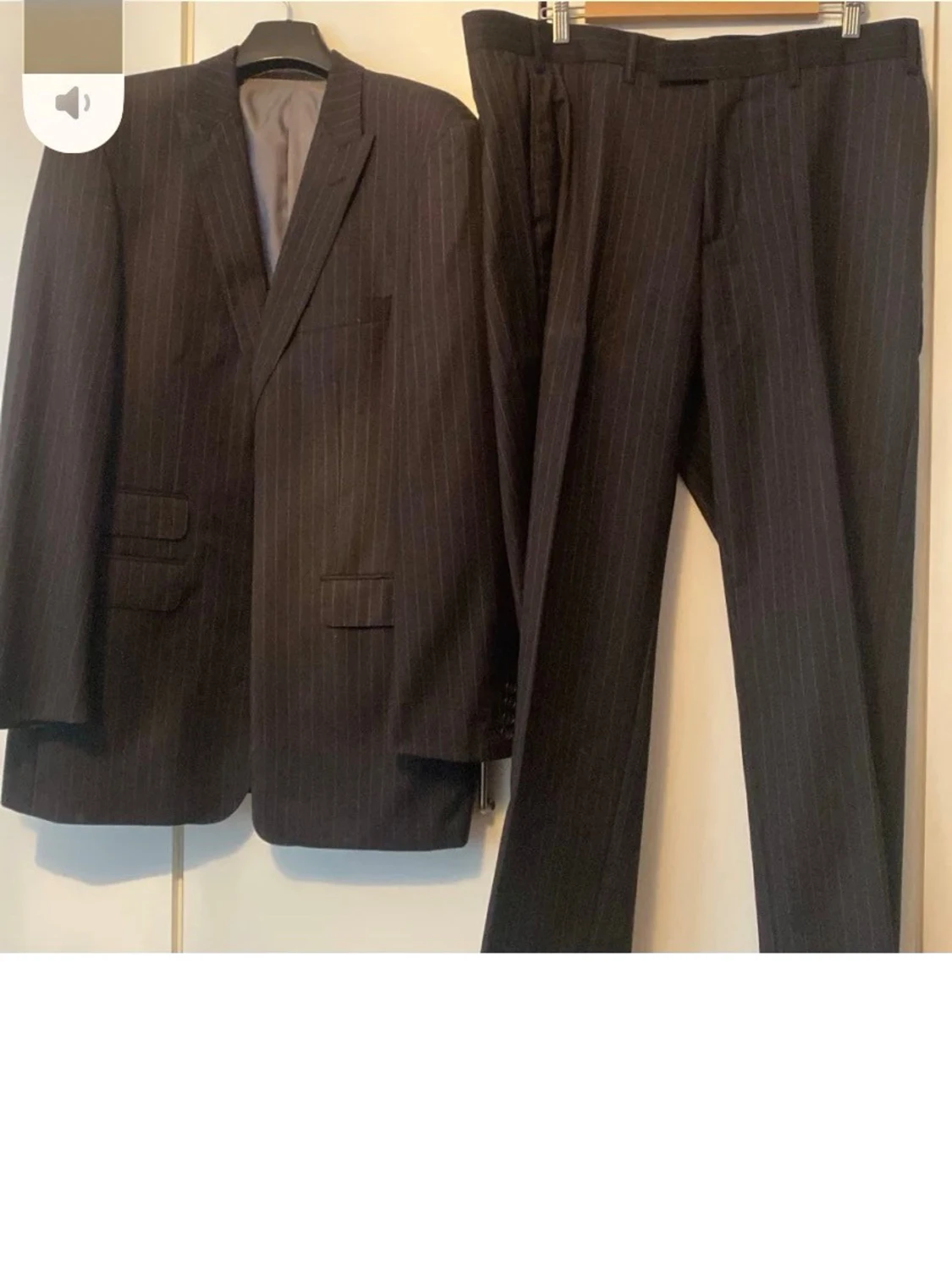 Mörkgrå randig kostym med kavaj