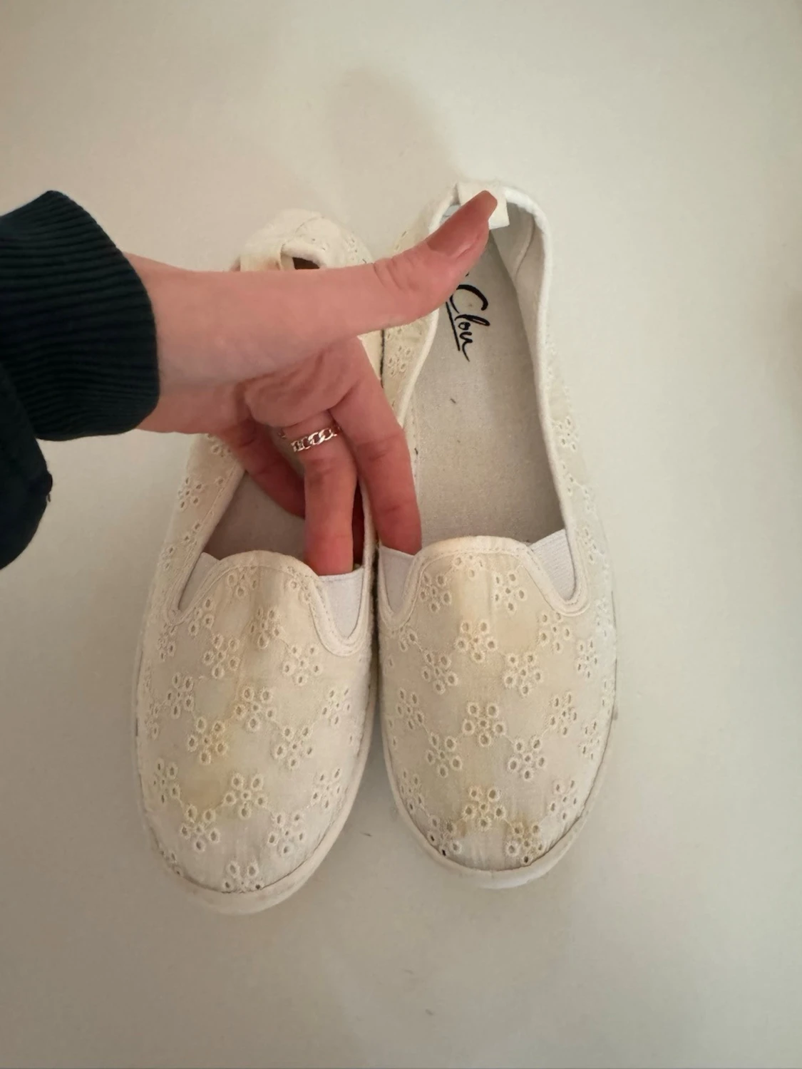 Vita ballerinaskor med broderade blommor - 1