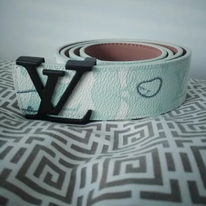 Grön L-v bälte  - Helt ny