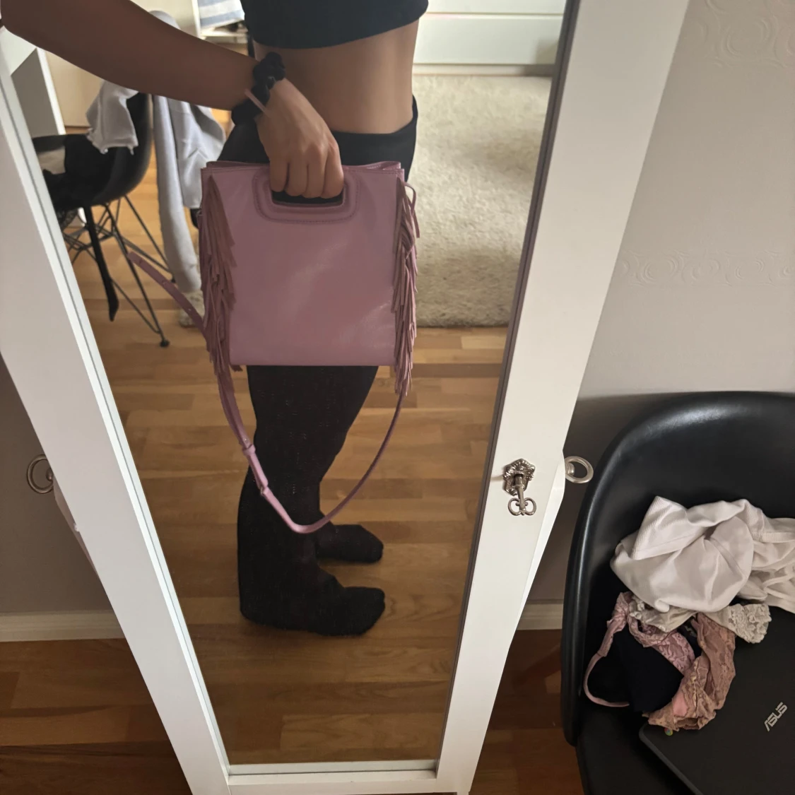 Ljusrosa axelväska med fransar från Maje - 3