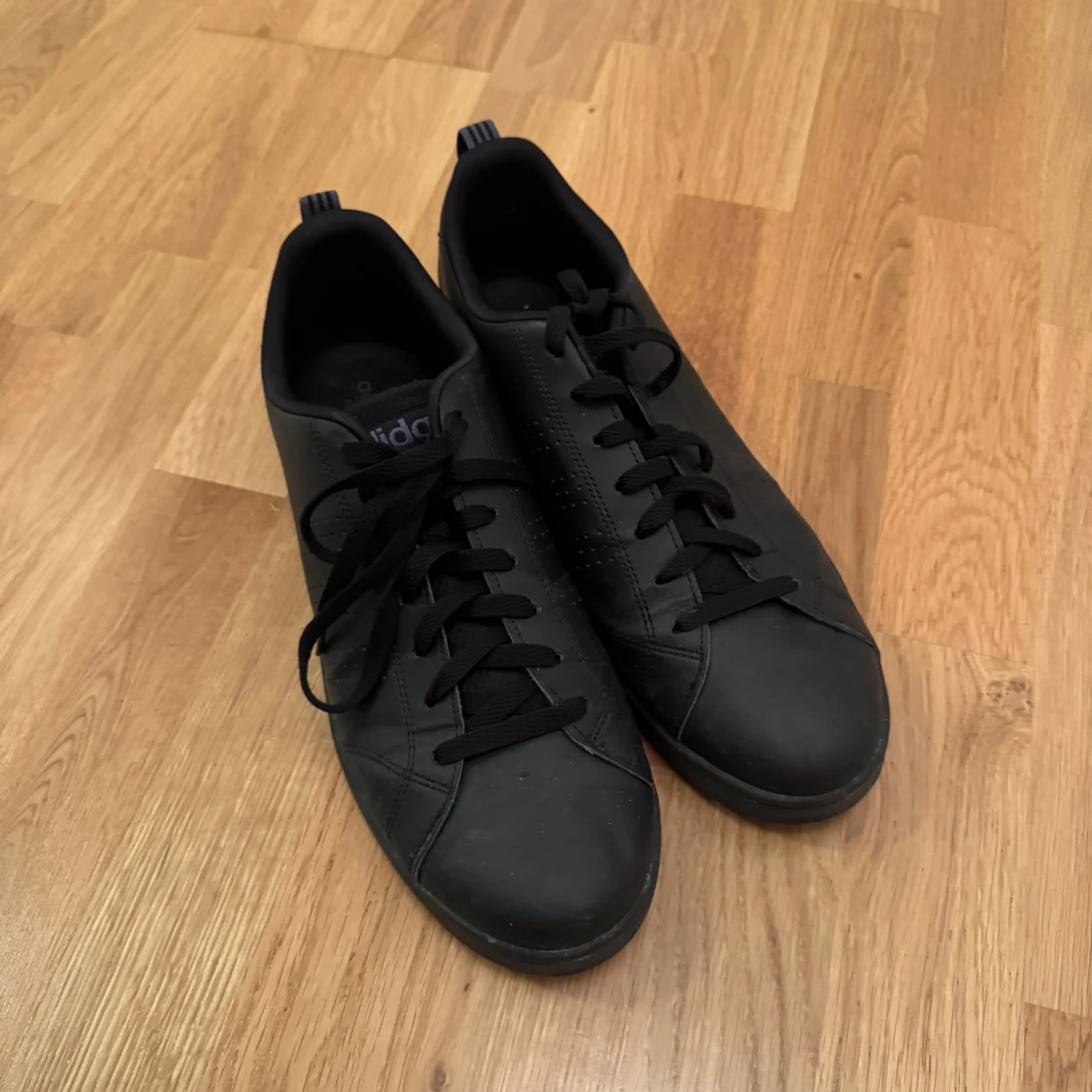 Svarta sneakers från Adidas