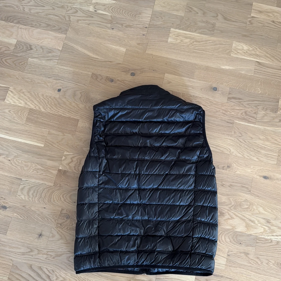 Svart dunväst från EA7 Emporio Armani - 1