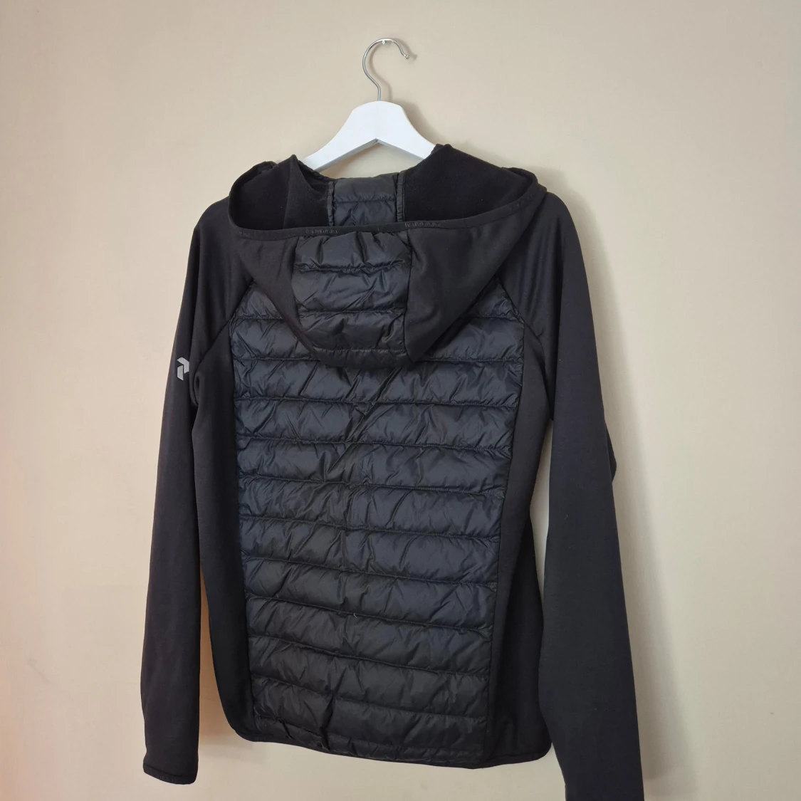 Svart Cardigan Peak Performance  - 1