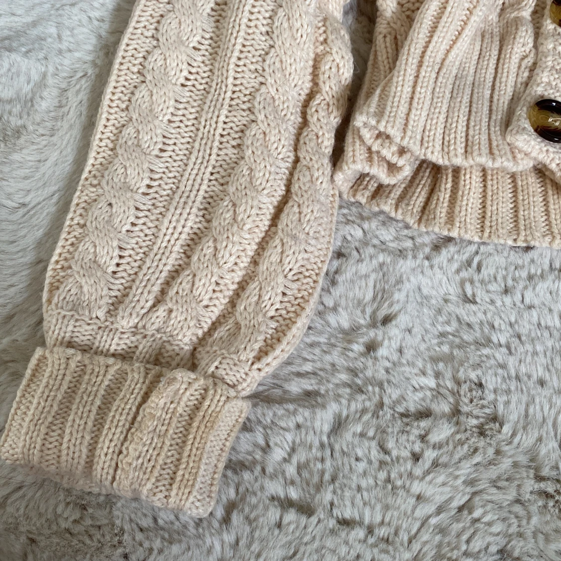 Beige stickad kofta från SHEIN - 1