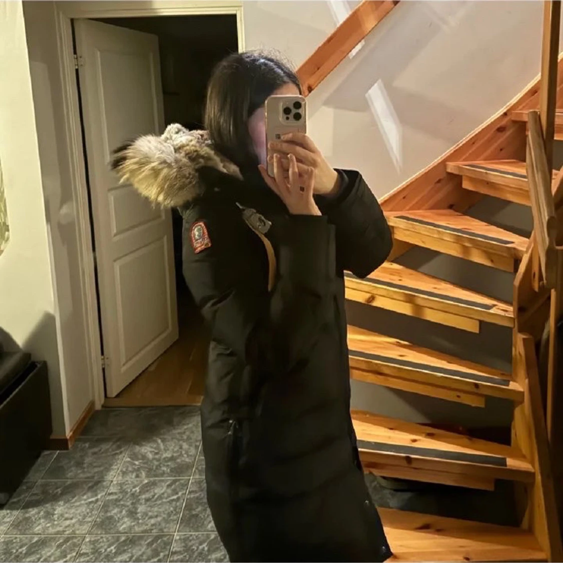 Svart lång dunjacka Parajumpers M