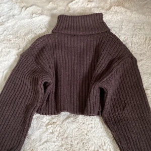 Brun croppad polotröja Gina Tricot - 👍🏼