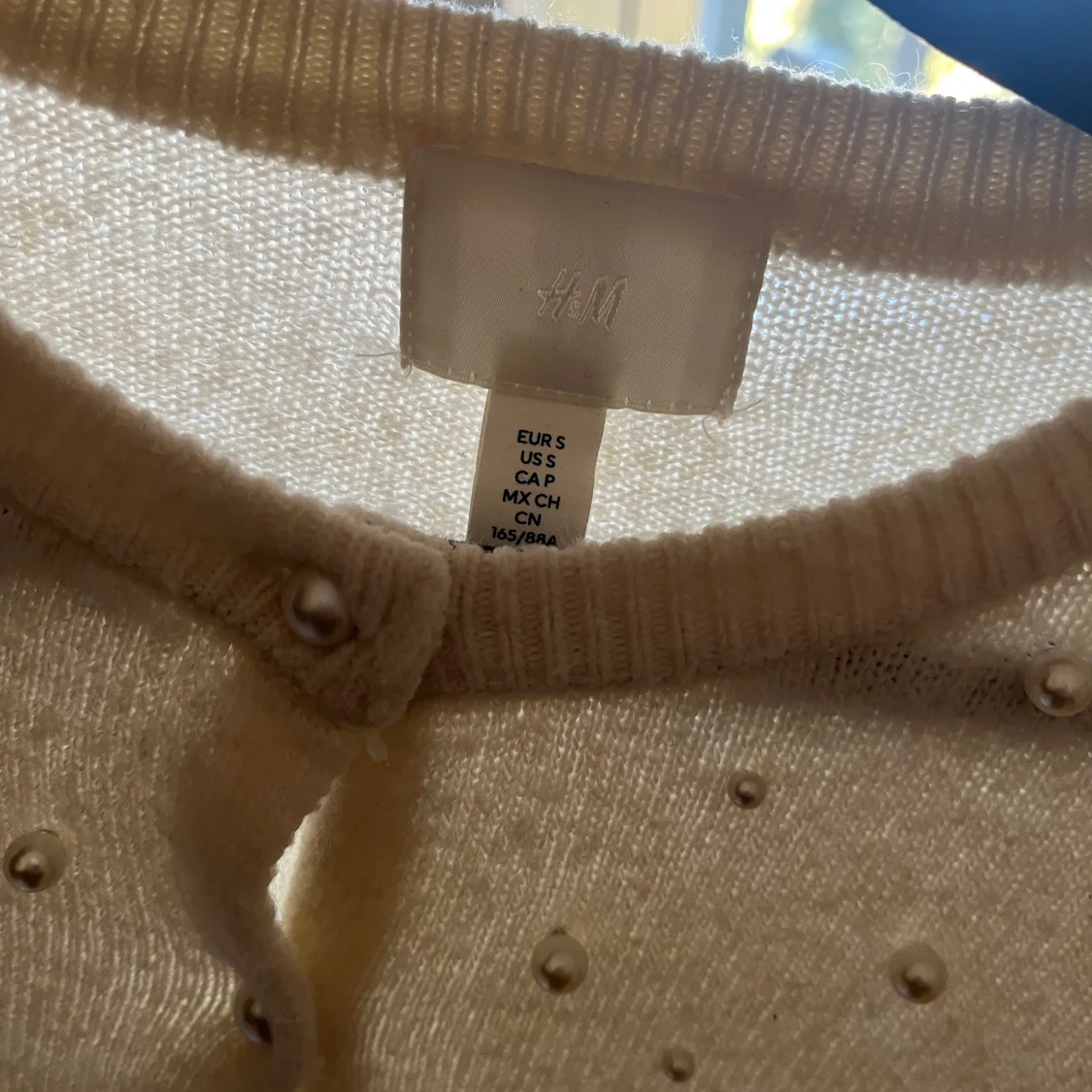 Pärlprydd kofta från H&M i beige - 2