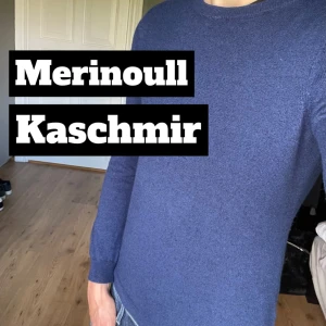 J.lindeberg tröja - J.lindeberg tröja, skick 10/10.  70% merinoull  30% kashmir Storlek S men sitter som en XS. Fråga om ni undrar något