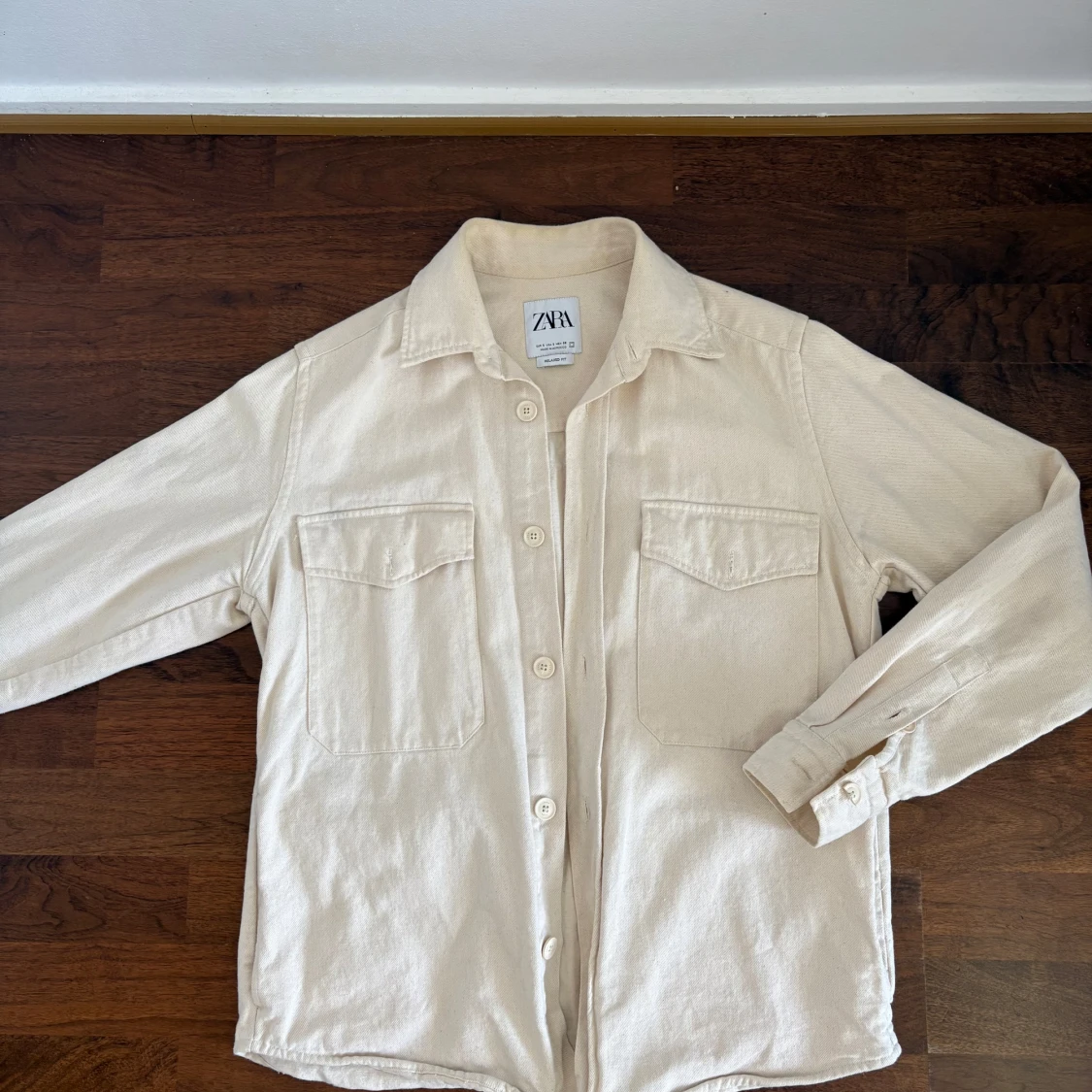 Beige overshirt från Zara med print