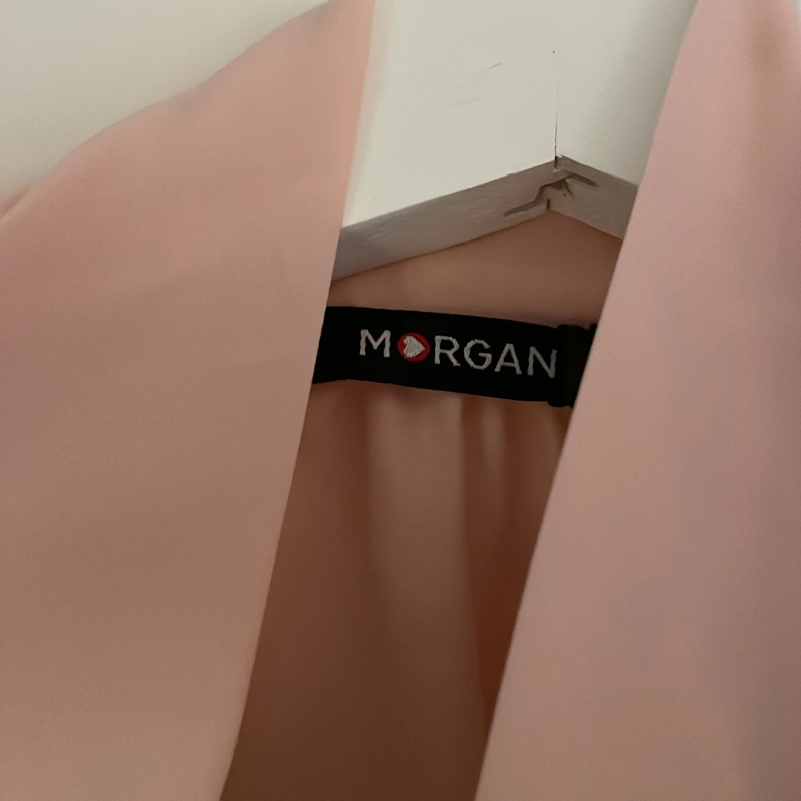 Ljusrosa volangblus från Morgan - 1