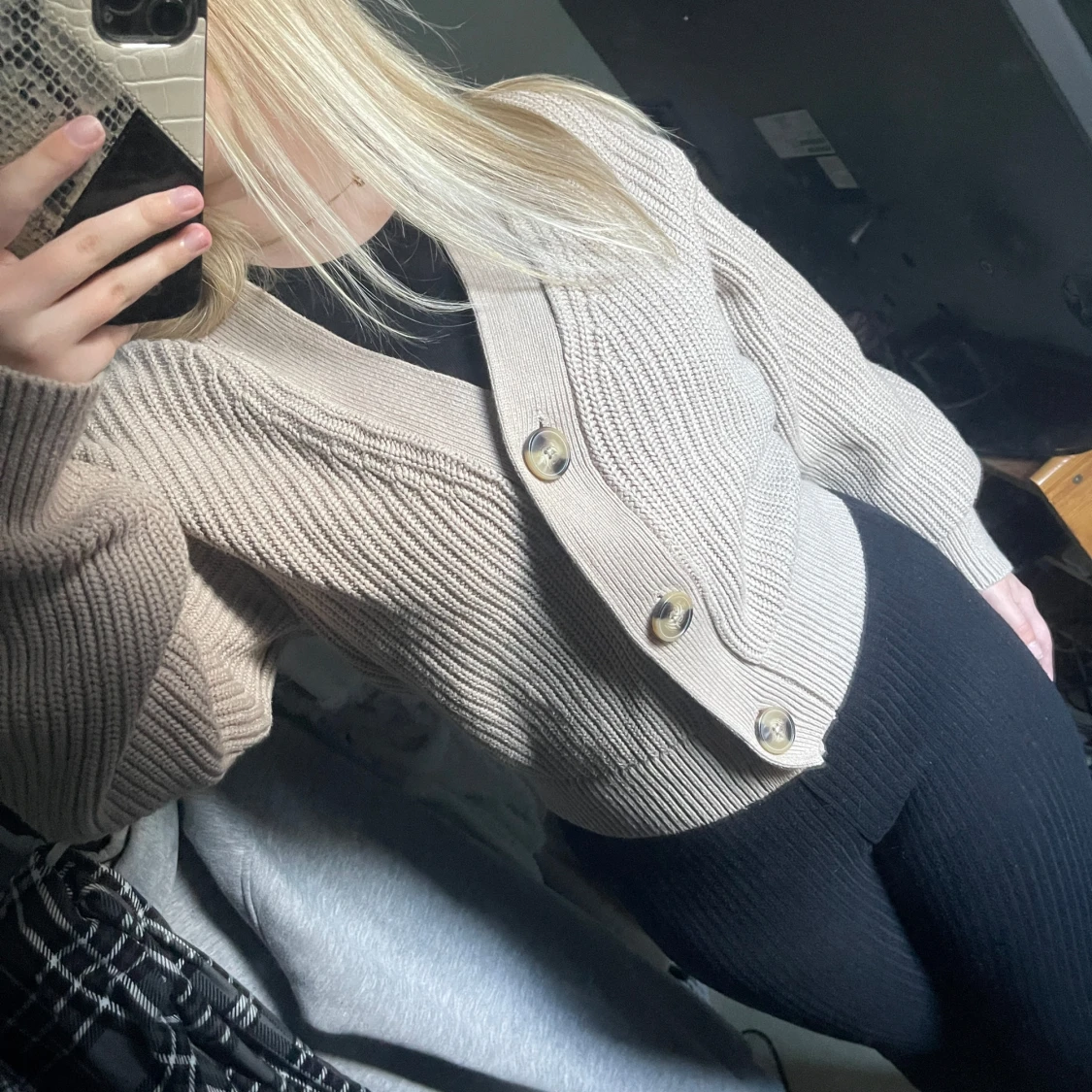 Beige stickad kofta från H&M