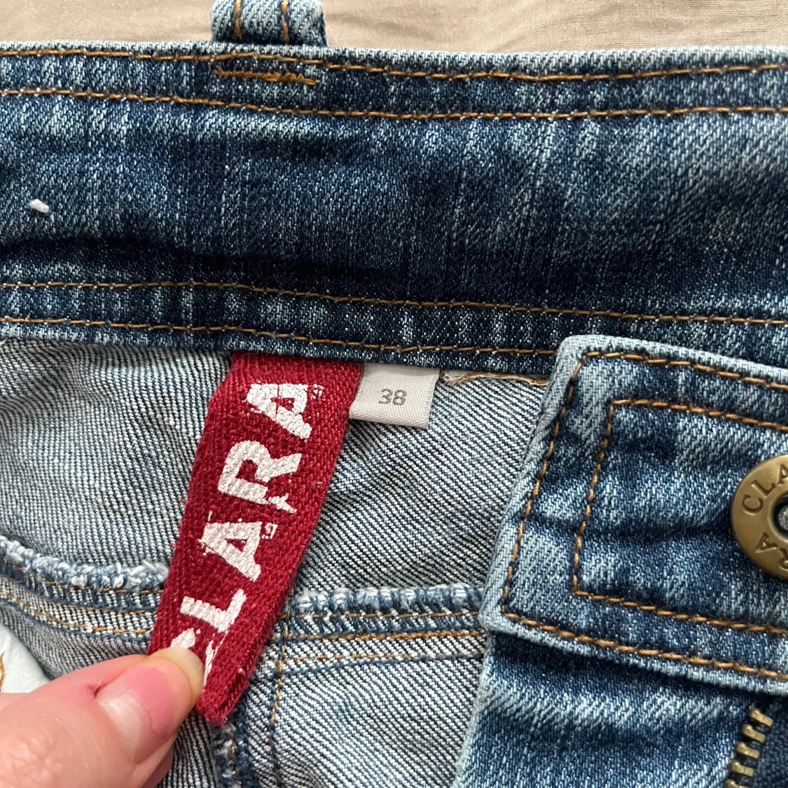 CLARA ljusblå jeans med broderi - 2