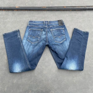Replay Jeans - Extremt bra skick, i princip som nya. Nypris runt 2000kr. Hör av er vid funderingar!! Modell: grover