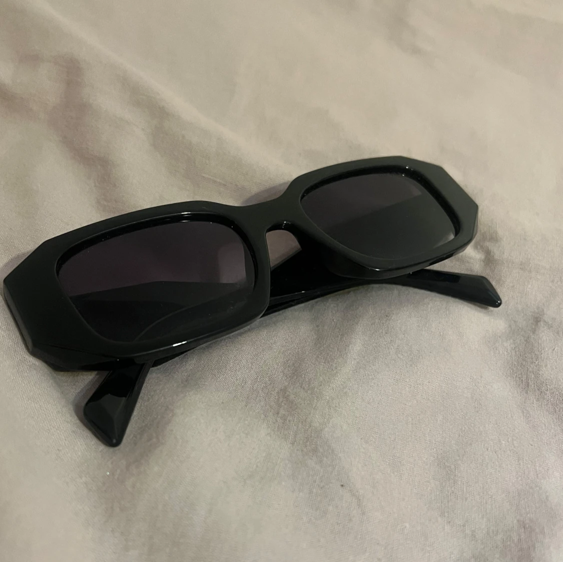 Svarta solglasögon P - 1