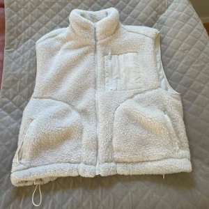 Snygg väst - Snygg väst i storlek S ifrån h&m 