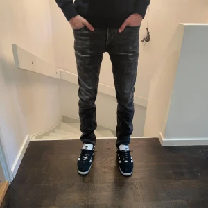 Diesel jeans  - Tja säljer nu mina gamla diesel jeans. Jeansen är i väldigt bra skick utan några defekter. Har du några frågor eller funderingar hör av dig 