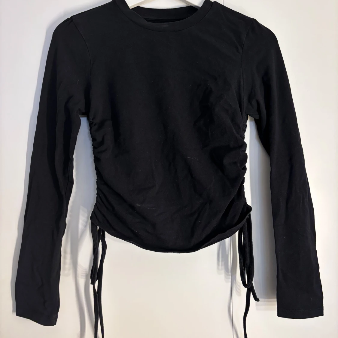 Svart långärmad topp med snörning