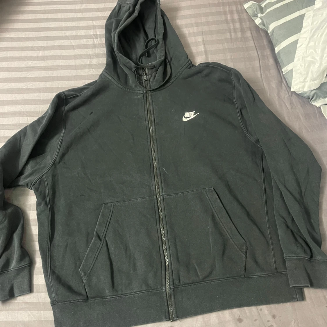 Svart Nike hoodie med dragkedja - 1