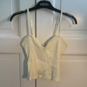 Ribbad vit topp🤍 - Superenkelt och sött linne/topp