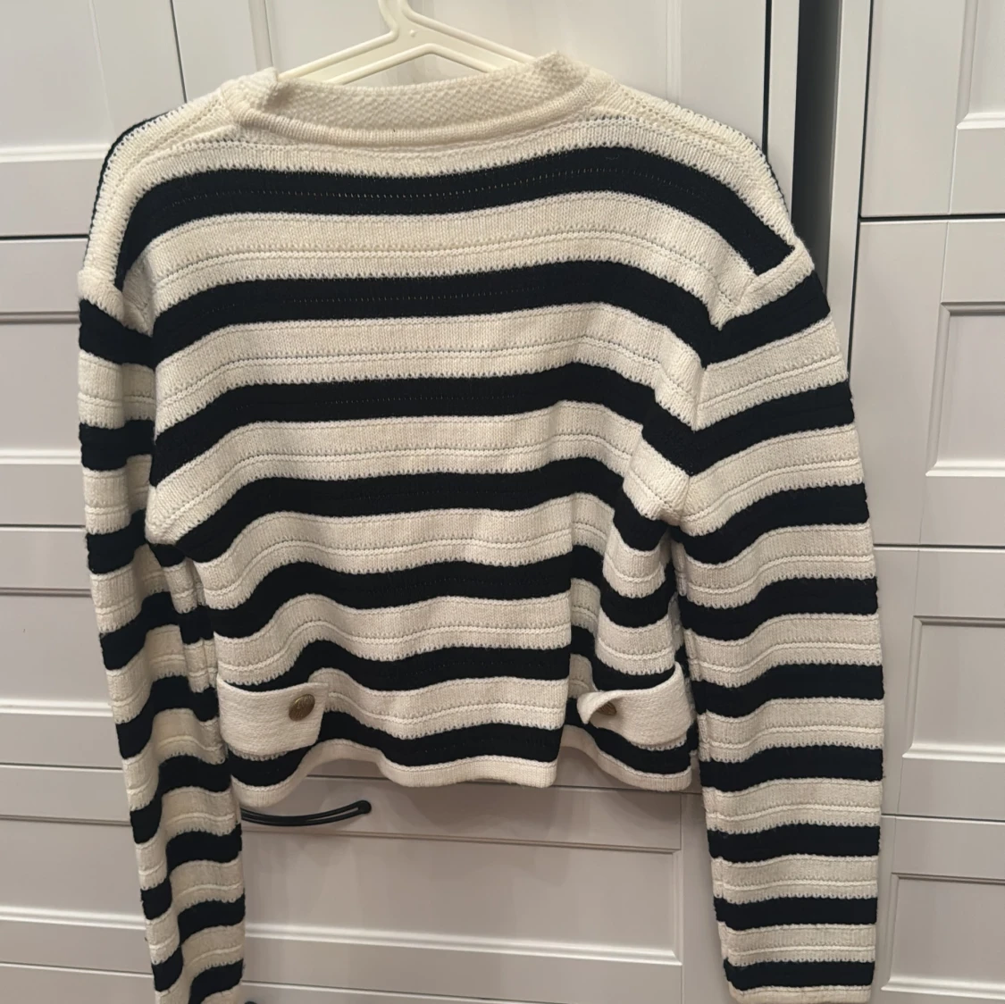 Randig kofta med guldknappar - 2