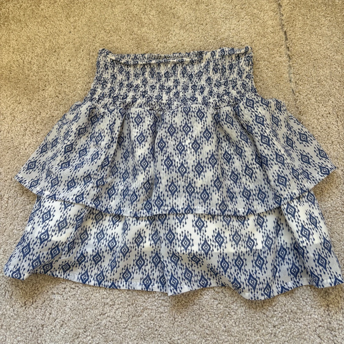 Vit och blå mönstrad kjol från H&M