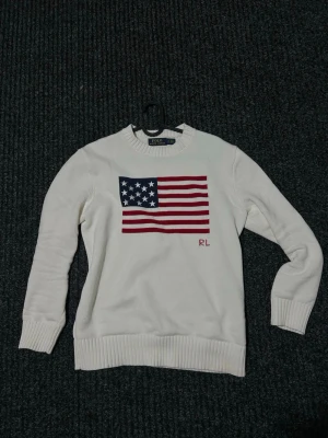 Vit stickad tröja Polo Ralph Lauren - Helt nya                                                                     Priset går att diskutera🍾                                      Skriv vid tillfälle minsta fundering 😁