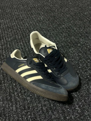 Blåa Adidas Samba skor - Helt nya                                                                     Priset går att diskutera🍾                                      Skriv vid tillfälle minsta fundering 😁