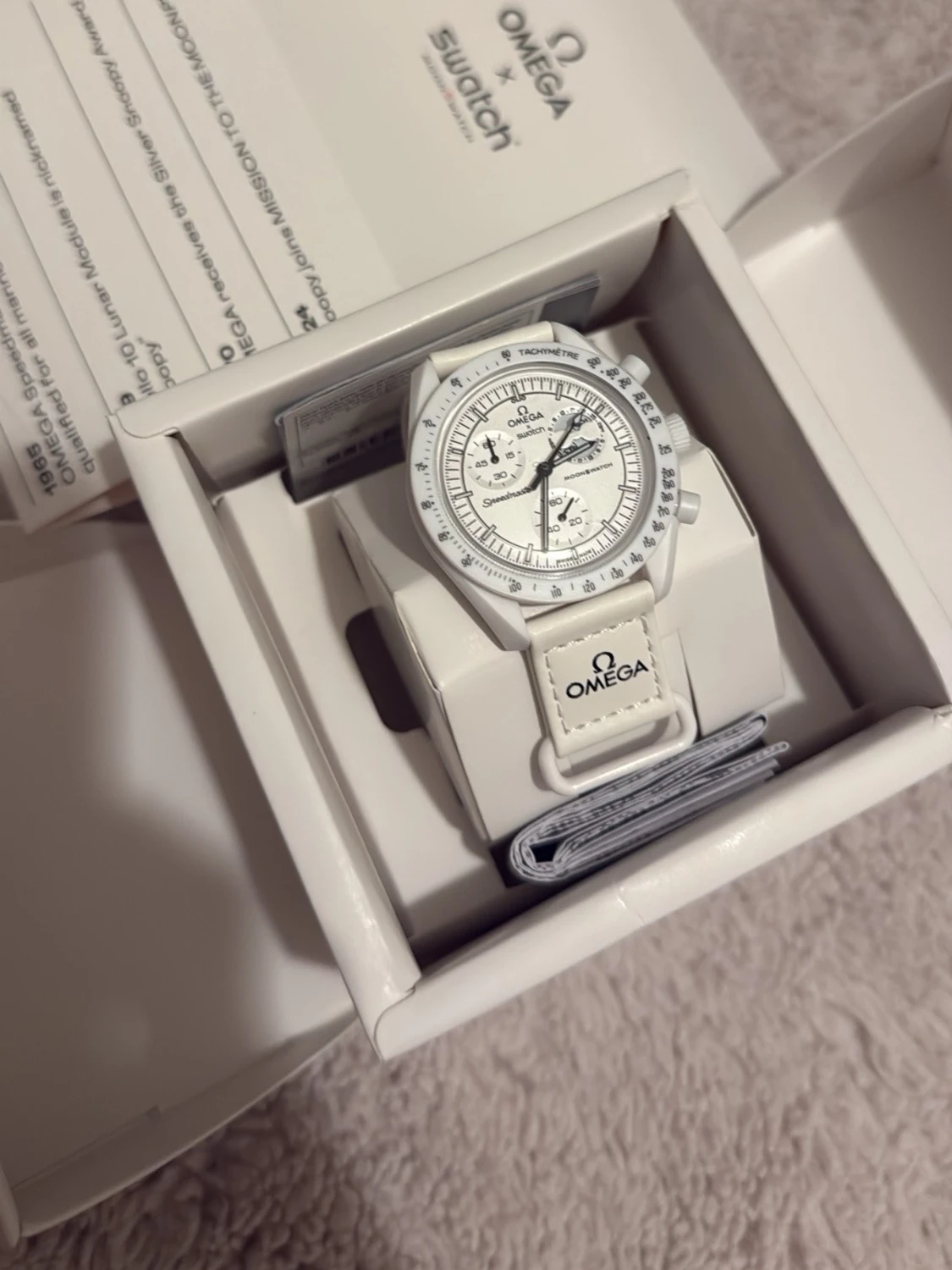 Vit Omega x Swatch MoonSwatch väst