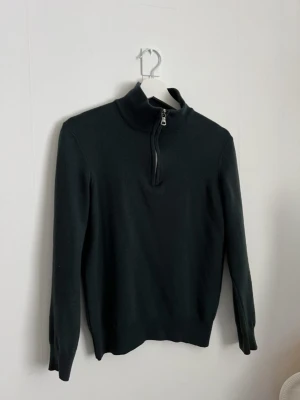 Oscar Jacobson Merino - | Oscar Jacobson Merino| | Storlek: XS-S| Skick: 8/10| Medföljer: dustbag | Frågor eller funderingar tveka inte på att höra av dig!