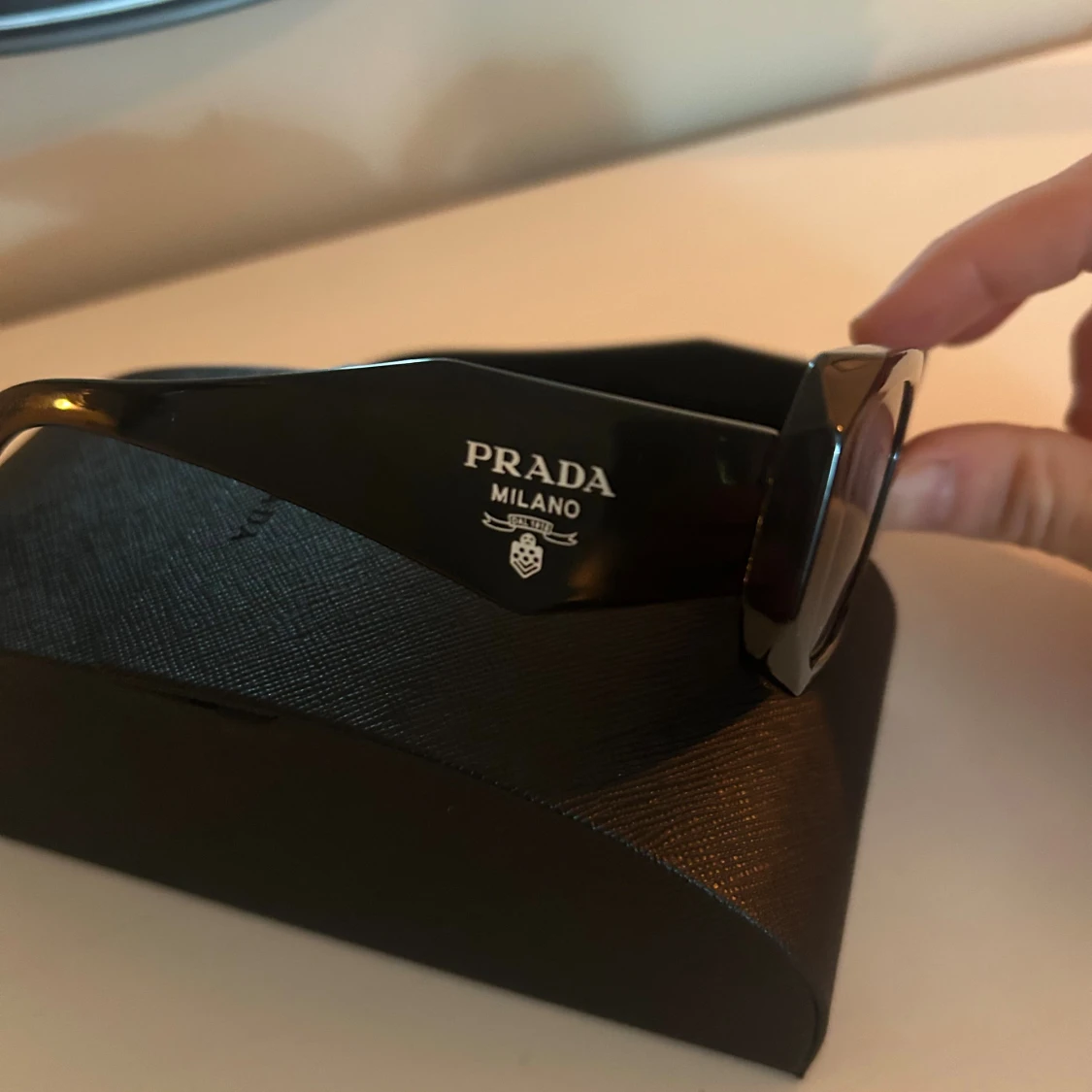 Svarta solglasögon från Prada - 1