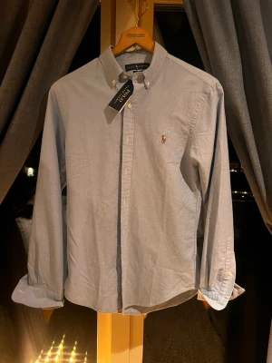 Blå slim fit skjorta Ralph Lauren  - Säljer min polo skjorta som är helt ny säljer för jätta bra pris 