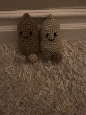 Virkad peanut jellycat - Två styckna virkade jordnötter som man tex kan ha som nyckelring eller matcha en med sin kompis!