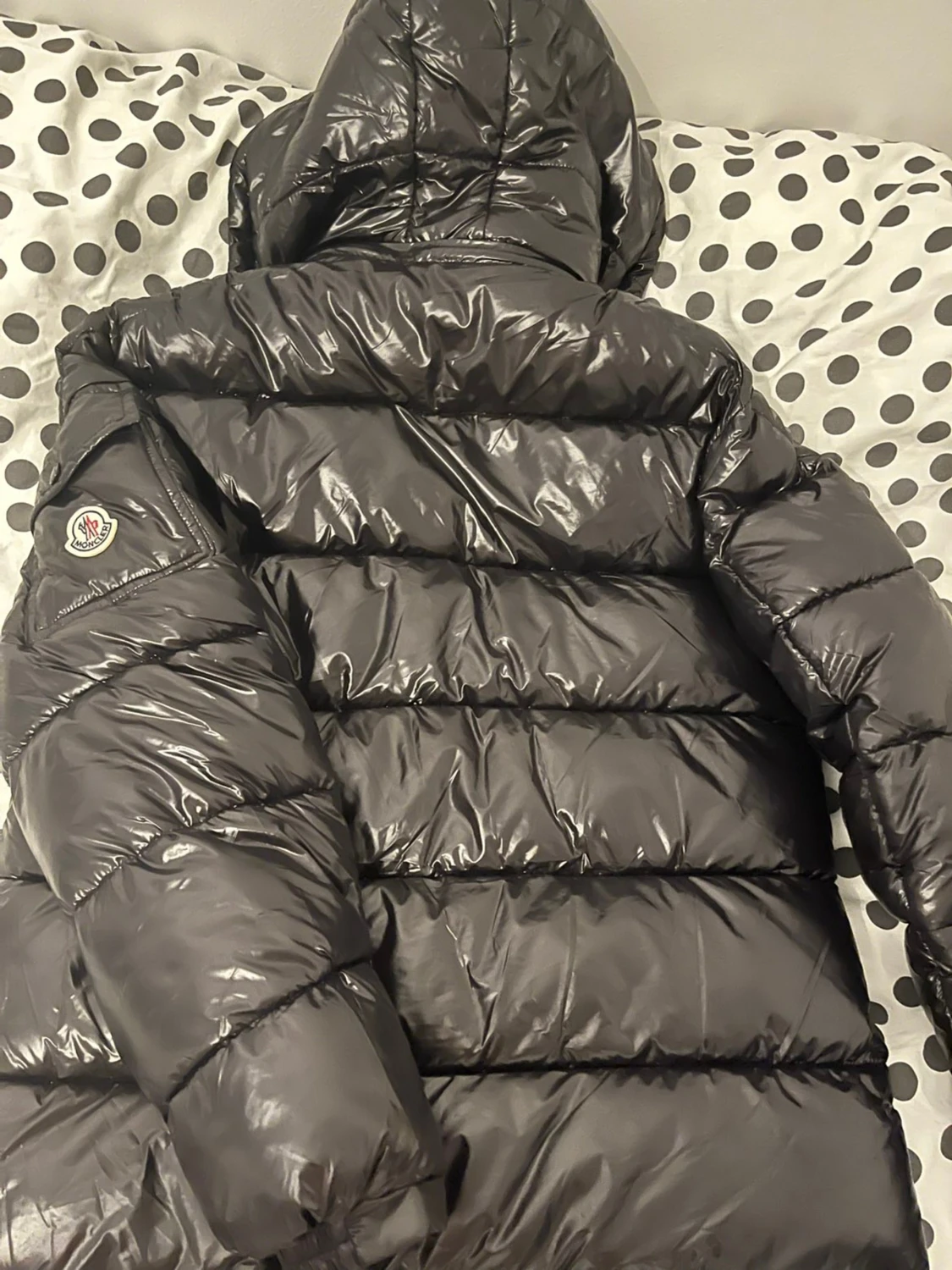 Svart Moncler pufferjacka med huva - 1