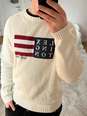 Lexington sweatshirt med usa flagga  - Sweatshirt | Mycket bra skick | Size - M | pris 449 | Hör av dig vid minsta fråga eller fundering📩
