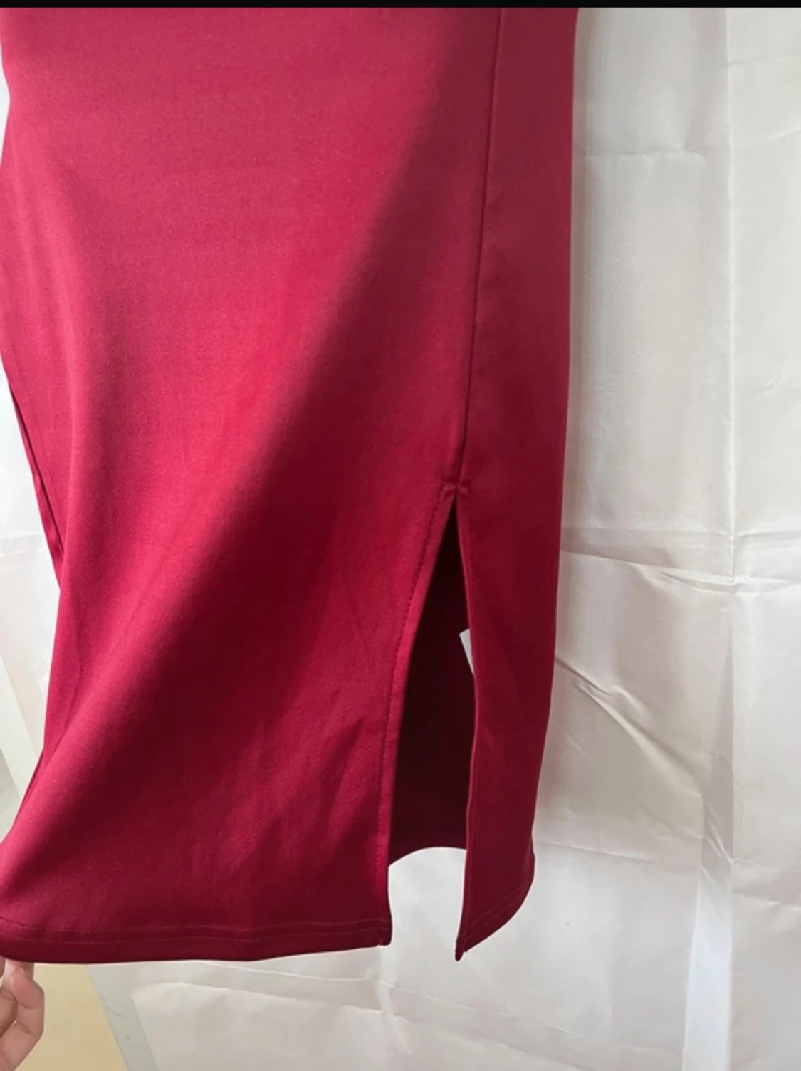 VinRöd offshoulder klänning med slits - 2