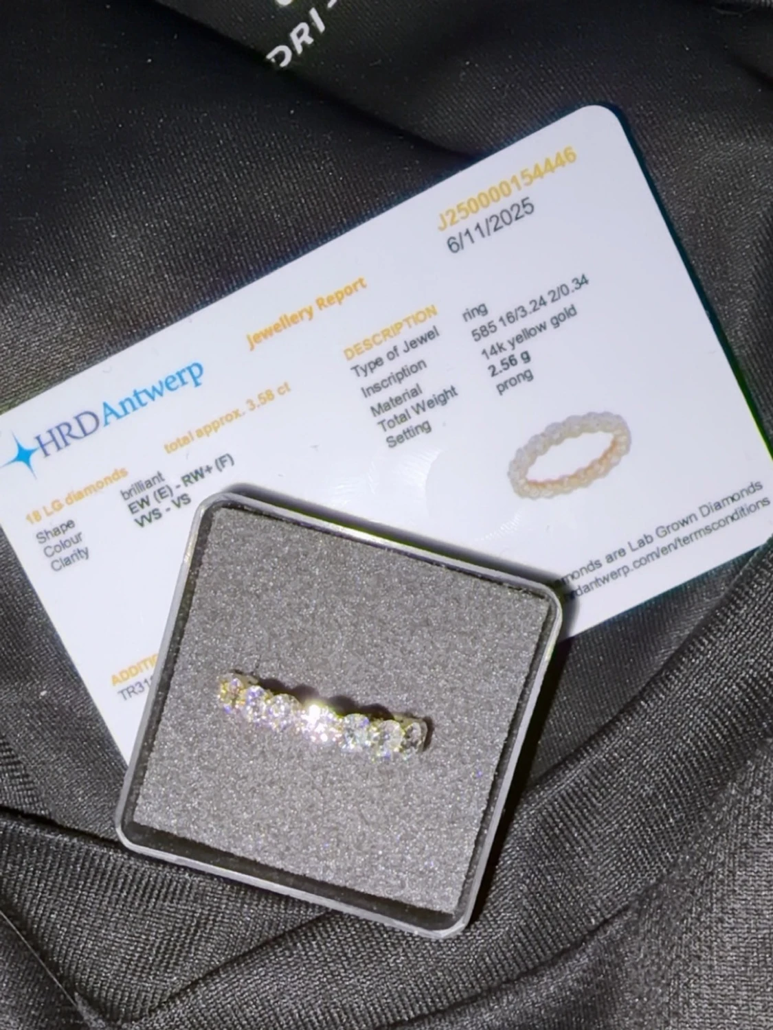 Diamantring i 14K guld från HRD Antwerp