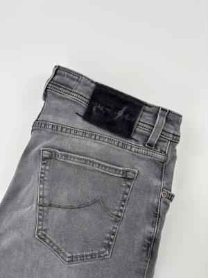 Jacob Cohën 622 jeans - - Säljer ett par Jacob Cohën jeans i gott använt skick.  - Storlek: 32
