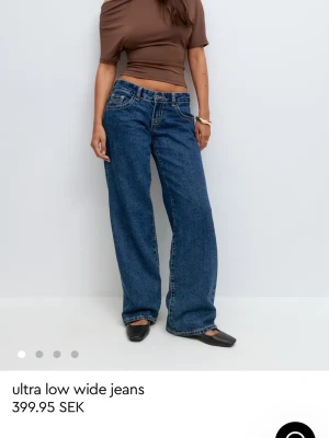 Ultra low wide jeans blå - Snygga ultra lågmidjade jeans med breda ben i klassisk blå denim från Gina tricot i storlek 34, som är slutsålda på hemsidan🥰🥰