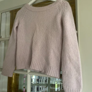 Ljusrosa stickad tröja med rund hals - Fin stickad tröja