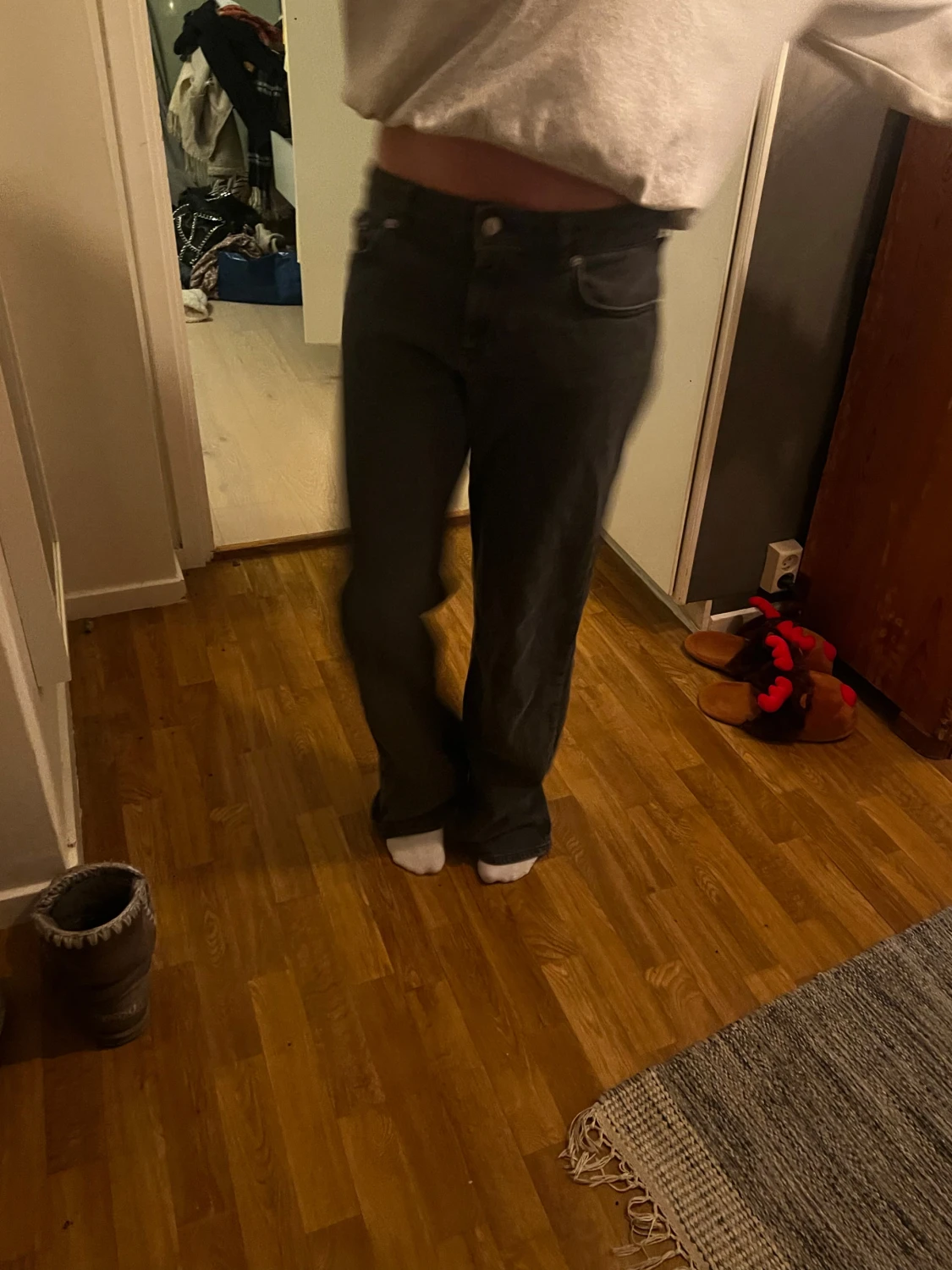 Svarta low waist jeans från NA-KD - 1